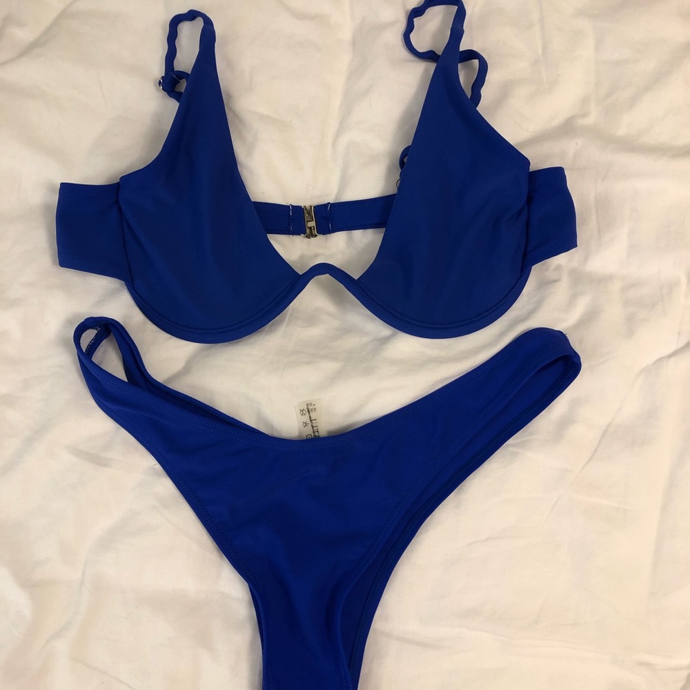 Dark blue underwire bikini